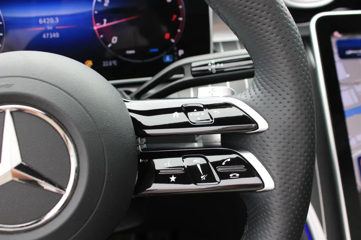 200 AMG Cabrio Burmester | Distronic | Memory | Airscarf | Carplay | Camera | Keyless | Opalietwit Metallic | Dealer Onderhouden