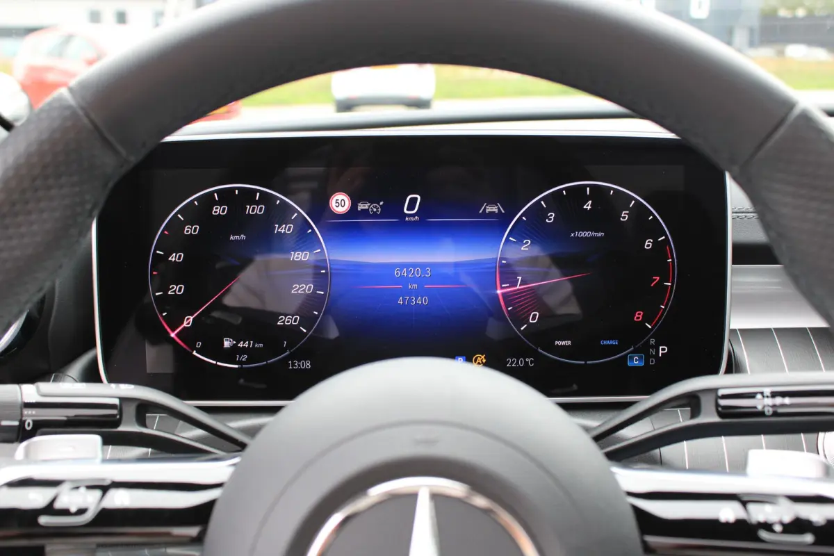 200 AMG Cabrio Burmester | Distronic | Memory | Airscarf | Carplay | Camera | Keyless | Opalietwit Metallic | Dealer Onderhouden