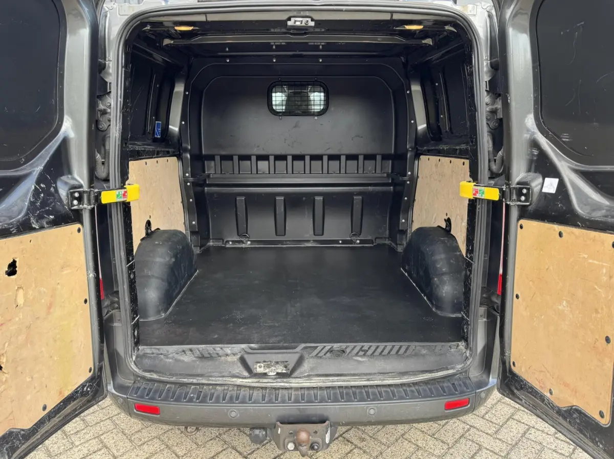 320 2.0 170pk Limited Dubbele Cabine Trekhaak/Camera/Carplay/Stoelverwarming/17"