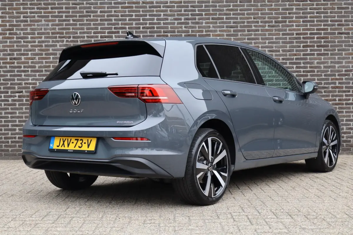 1.5 eHybrid 204pk Life Edition | SoH 100% | Zwenkbare Trekhaak | 18 inch LMV | Dodehoeksensoren |