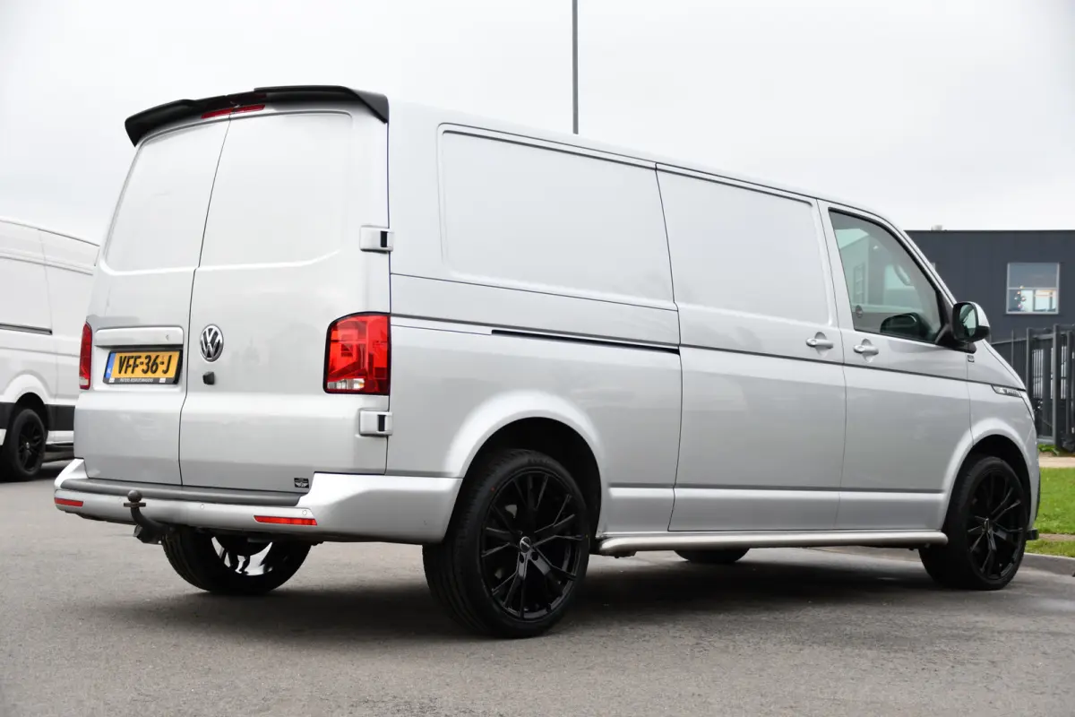 2.0 TDI L2H1 28 Bulli Virtual, Camera, Carplay, Adaptieve Cruise, Automaat, 150pk, Sensoren, Leder, Multimedia, Trekhaak, Uniek!