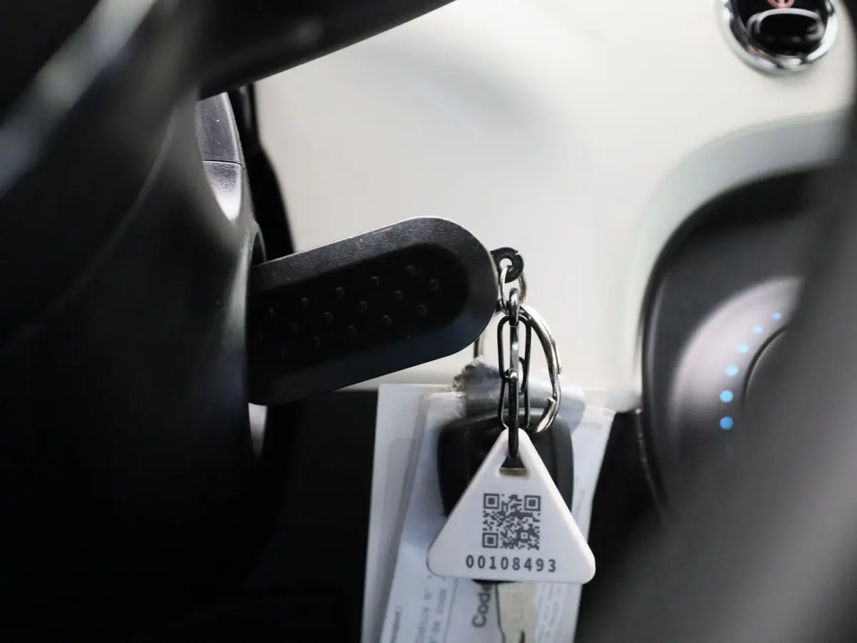 1.0 Hybrid Dolcevita | Cabrio | Parkeer sensoren | LMV | DAB | Bluetooth | Airco | Cruise control
