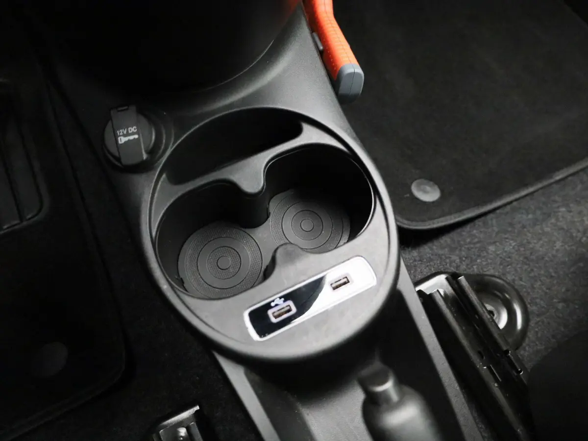 1.0 Hybrid Dolcevita | Cabrio | Parkeer sensoren | LMV | DAB | Bluetooth | Airco | Cruise control