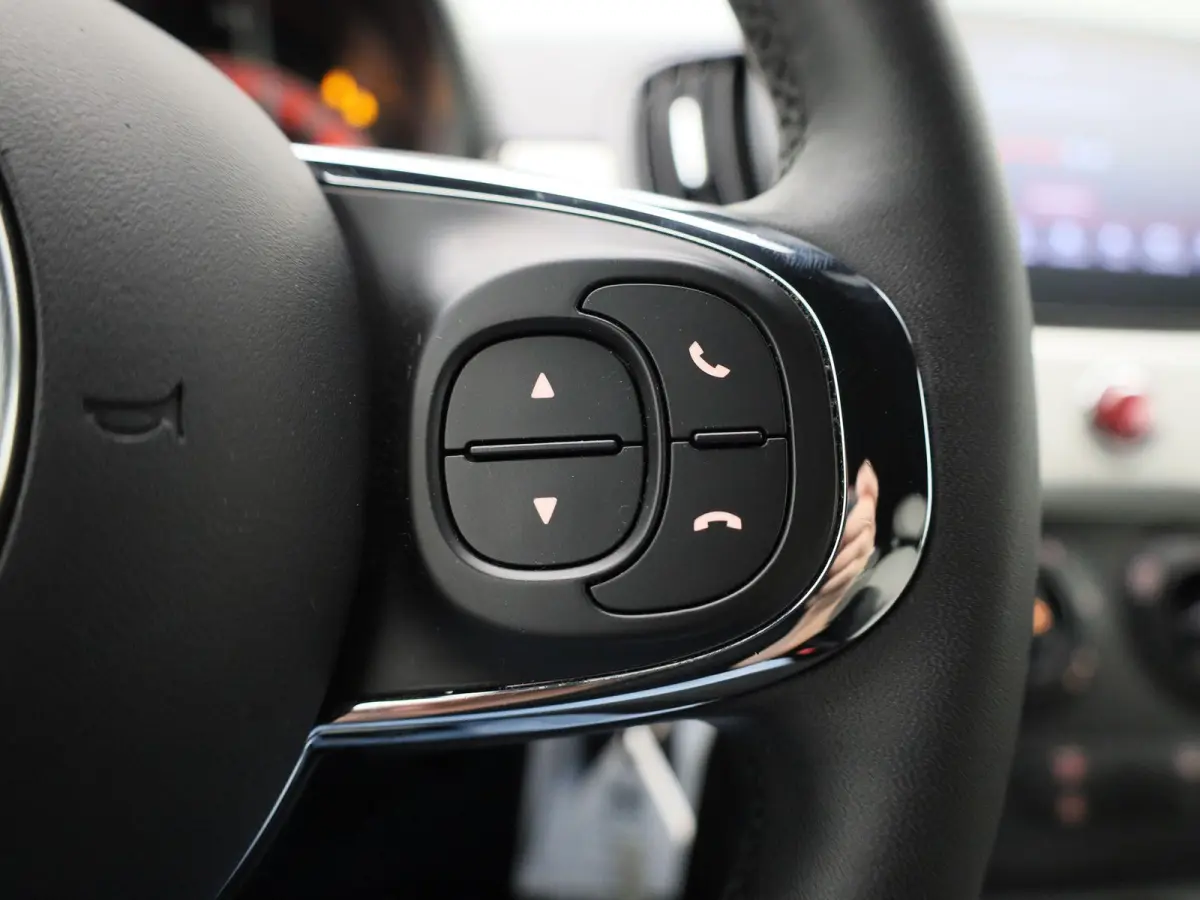 1.0 Hybrid Dolcevita | Cabrio | Parkeer sensoren | LMV | DAB | Bluetooth | Airco | Cruise control