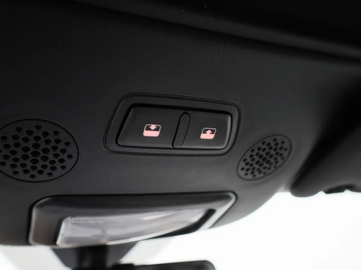 1.0 Hybrid Dolcevita | Cabrio | Parkeer sensoren | LMV | DAB | Bluetooth | Airco | Cruise control