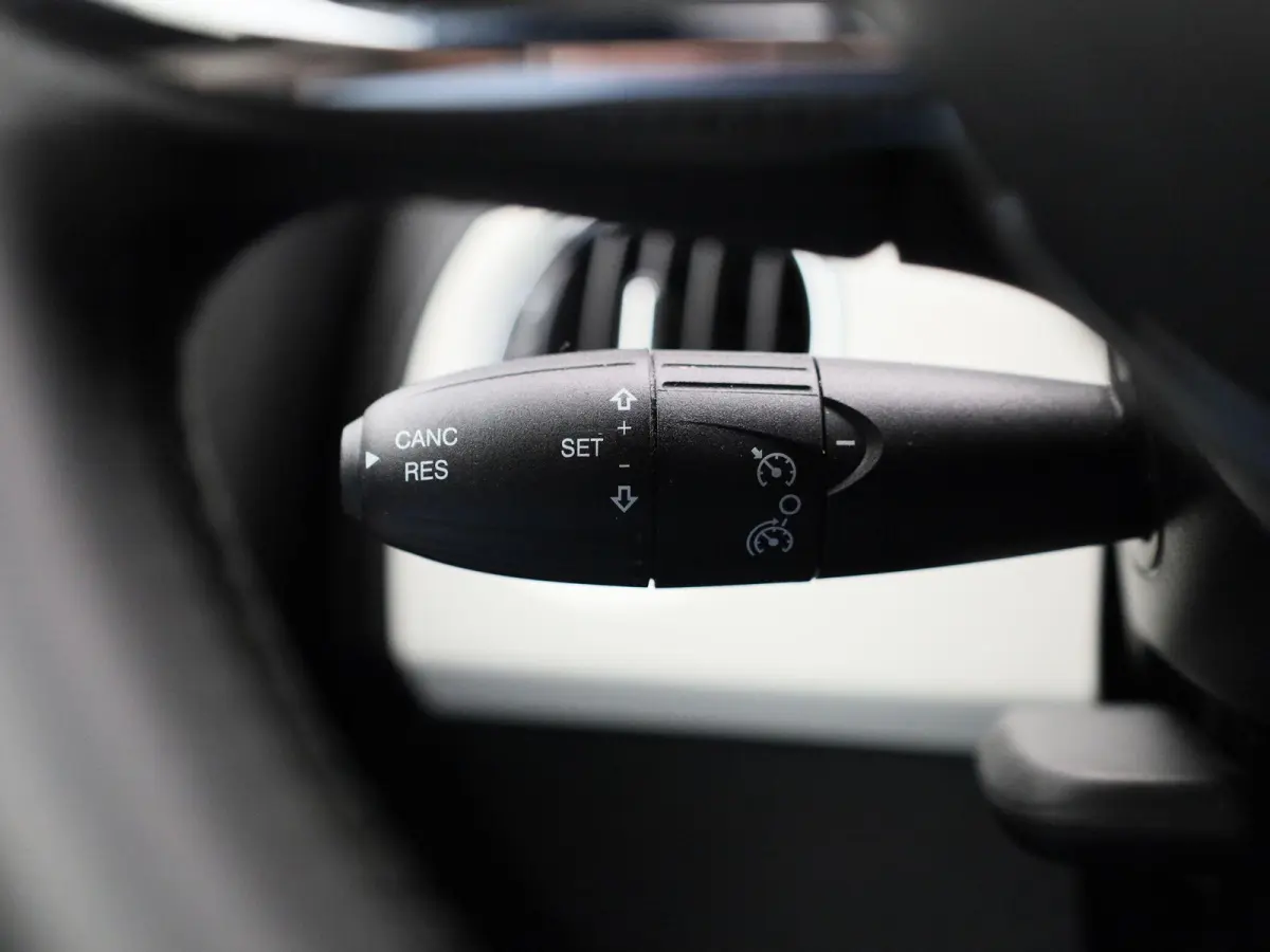 1.0 Hybrid Dolcevita | Cabrio | Parkeer sensoren | LMV | DAB | Bluetooth | Airco | Cruise control