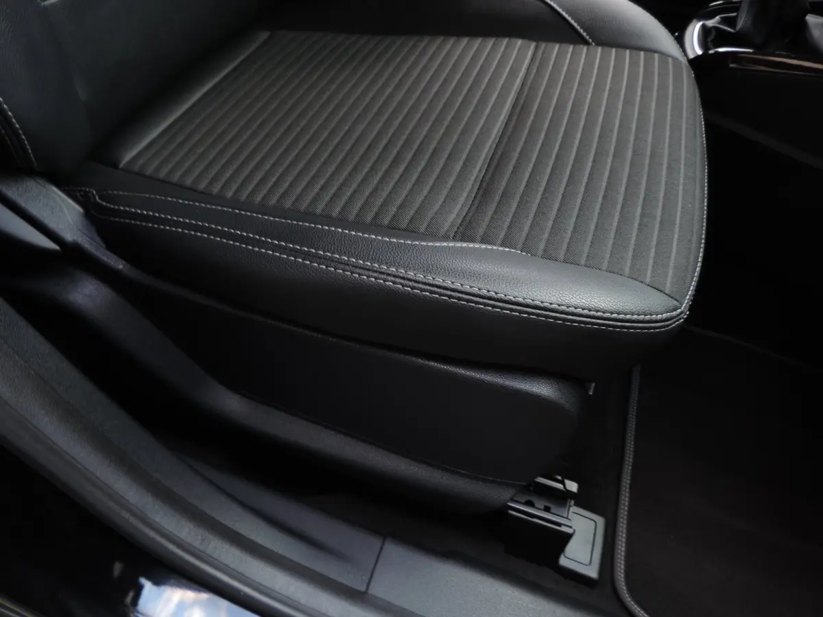 1.0-T 125PK Titanium 66.000km | Afn.th | Winterpack | Cruise | B&O | Dodehoek | CarPlay | Priv.glas | ECC | Halfleer