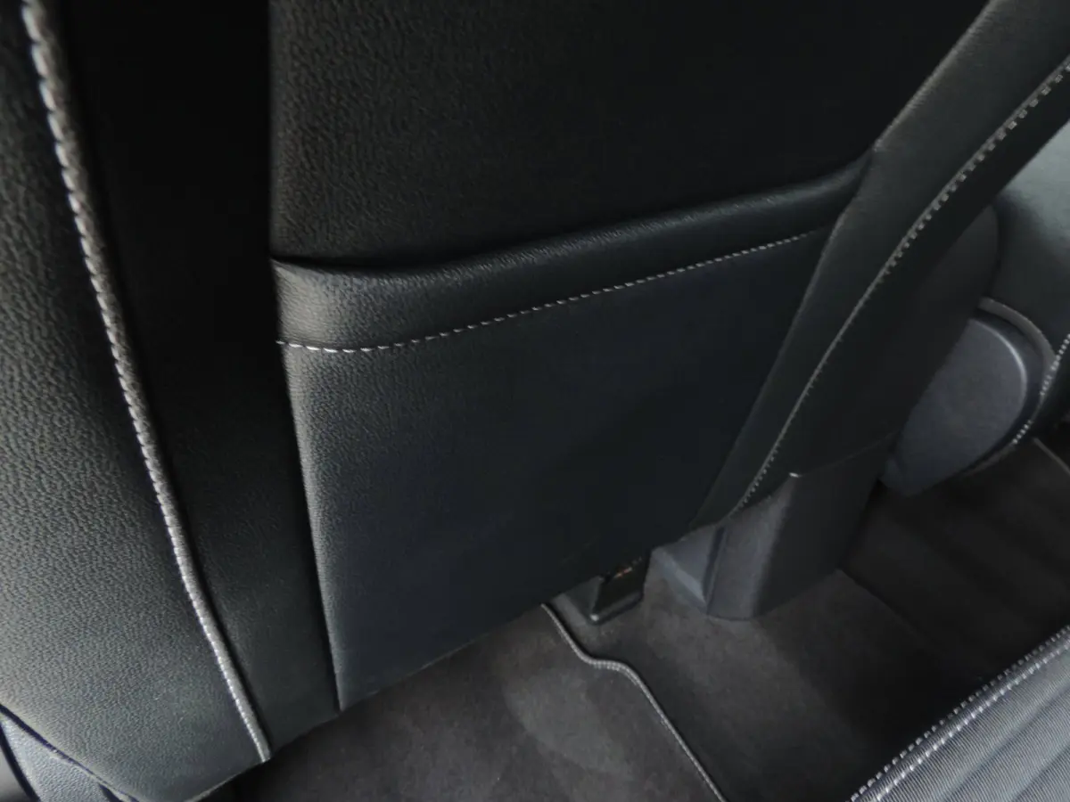 1.0-T 125PK Titanium 66.000km | Afn.th | Winterpack | Cruise | B&O | Dodehoek | CarPlay | Priv.glas | ECC | Halfleer