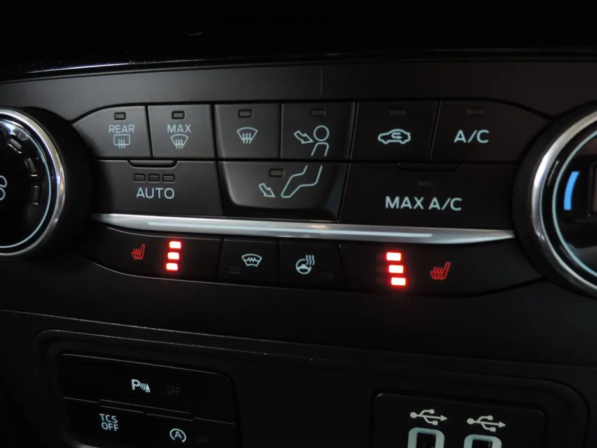 1.0-T 125PK Titanium 66.000km | Afn.th | Winterpack | Cruise | B&O | Dodehoek | CarPlay | Priv.glas | ECC | Halfleer