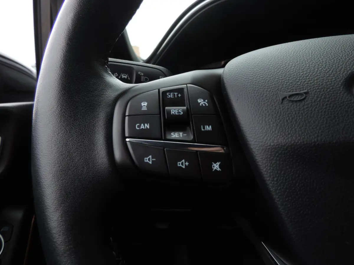 1.0-T Active | ECC | Winterpack | PDC | CarPlay | B&O | 17” Allseason | Priv.glas | Adapt.cruise | Navi | Bluetooth