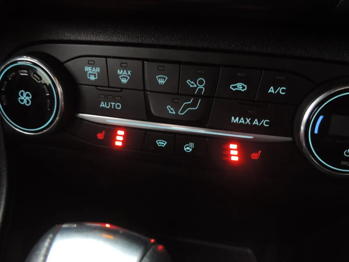 1.0-T Active | ECC | Winterpack | PDC | CarPlay | B&O | 17” Allseason | Priv.glas | Adapt.cruise | Navi | Bluetooth