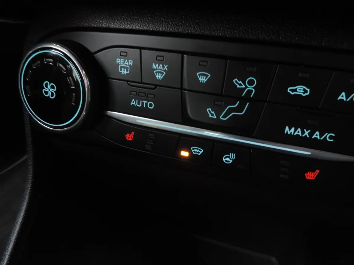 1.0-T Active | ECC | Winterpack | PDC | CarPlay | B&O | 17” Allseason | Priv.glas | Adapt.cruise | Navi | Bluetooth