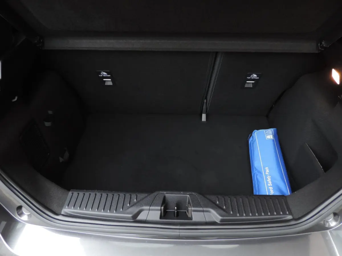 1.0-T Active | ECC | Winterpack | PDC | CarPlay | B&O | 17” Allseason | Priv.glas | Adapt.cruise | Navi | Bluetooth