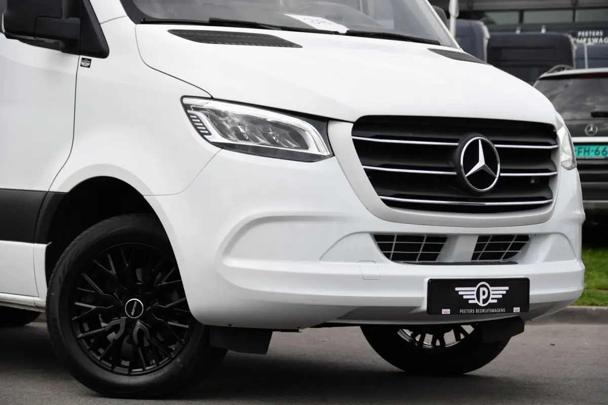319 1.9 CDI L2H1 RWD PB Edition Camera, Carplay, 190pk, LED, Trekhaak, 10,5'' Mbux, Automaat, Clima, NAVI, Uniek!