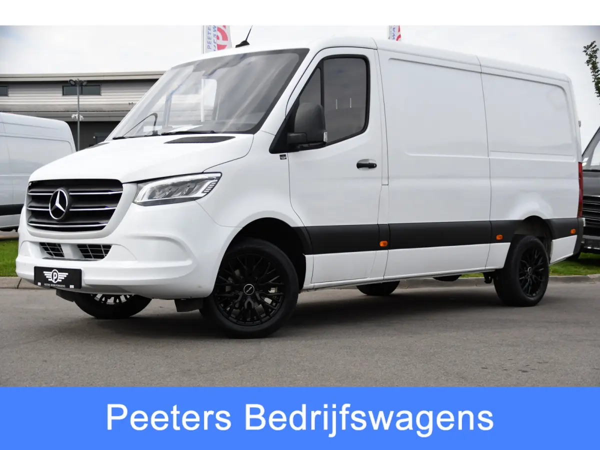 319 1.9 CDI L2H1 RWD PB Edition Camera, Carplay, 190pk, LED, Trekhaak, 10,5'' Mbux, Automaat, Clima, NAVI, Uniek!