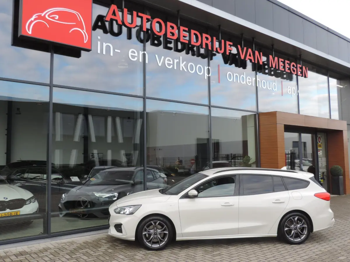 1.0-T 125PK Hybrid ST Line Business | 1e Eig | Metropolis White | Winterpack | 17” | Keyless | LED kopl | Camera