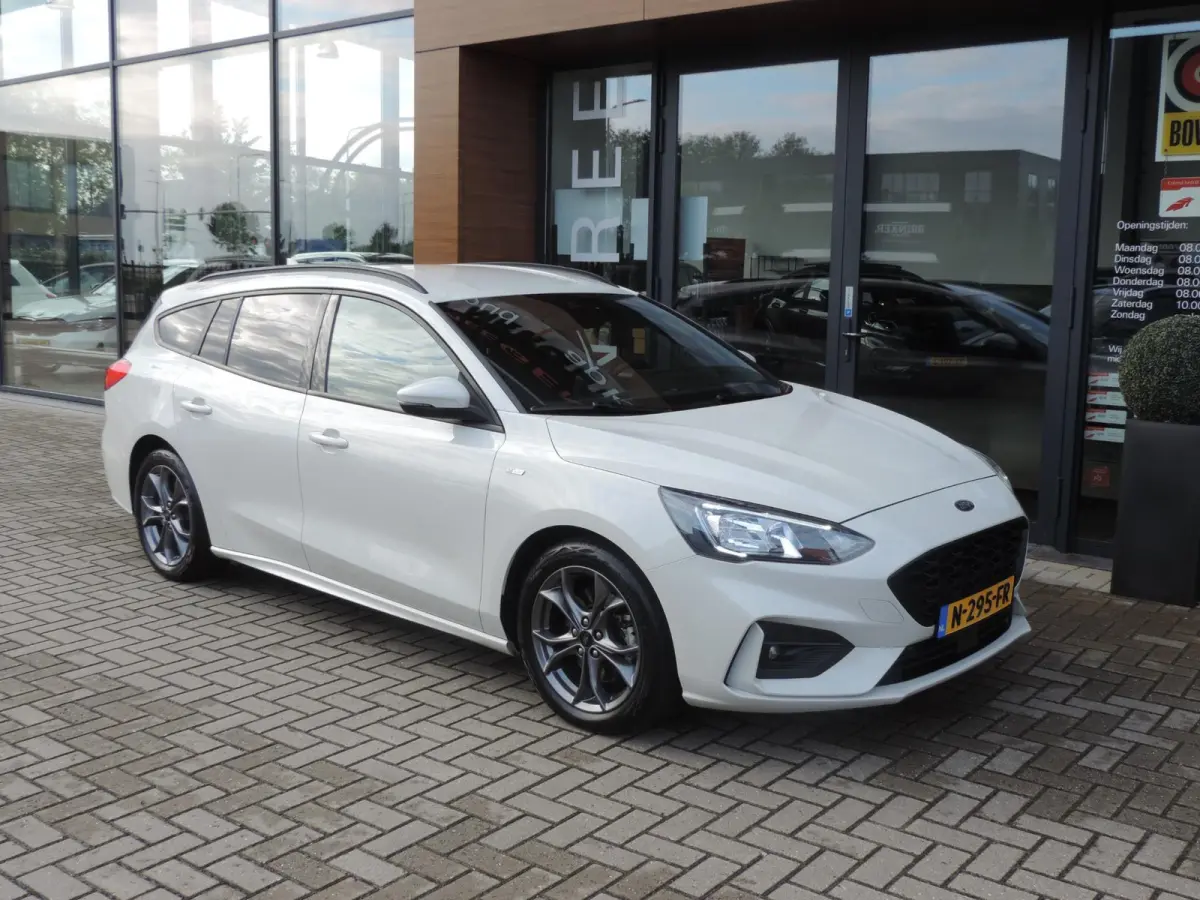 1.0-T 125PK Hybrid ST Line Business | 1e Eig | Metropolis White | Winterpack | 17” | Keyless | LED kopl | Camera