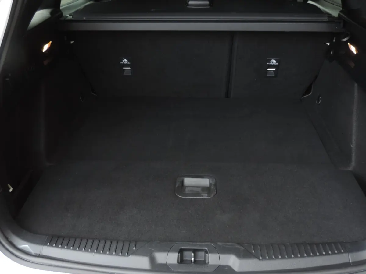 1.0-T 125PK Hybrid ST Line Business | Distributieketting | 1e Eig | Metropolis White | Winterpack | 17” | Keyless