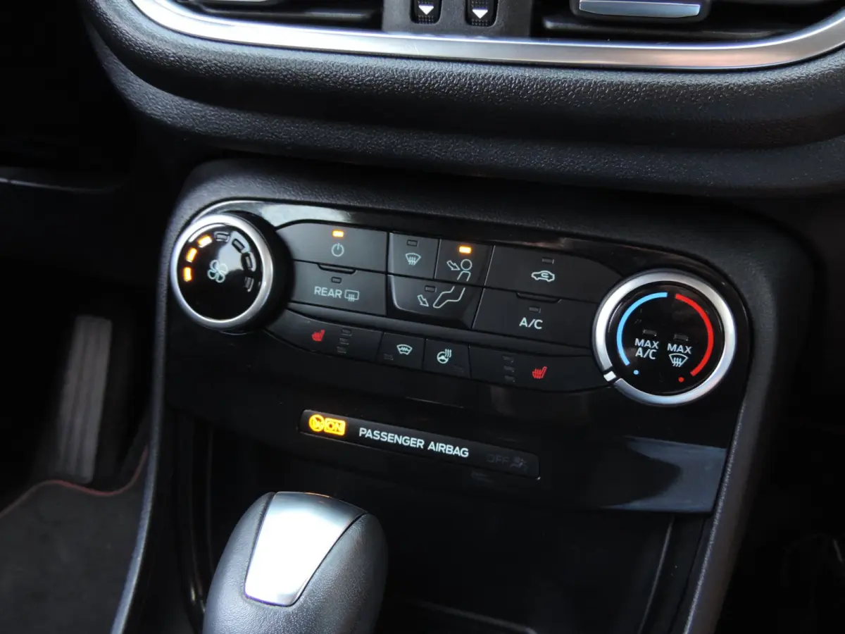 1.0-T 125PK ST-Line AUTOMAAT 31.000km | 1e Eig | Winterpack | Priv.gas | 17” | CarPlay | ECC | Camera | Bluetooth
