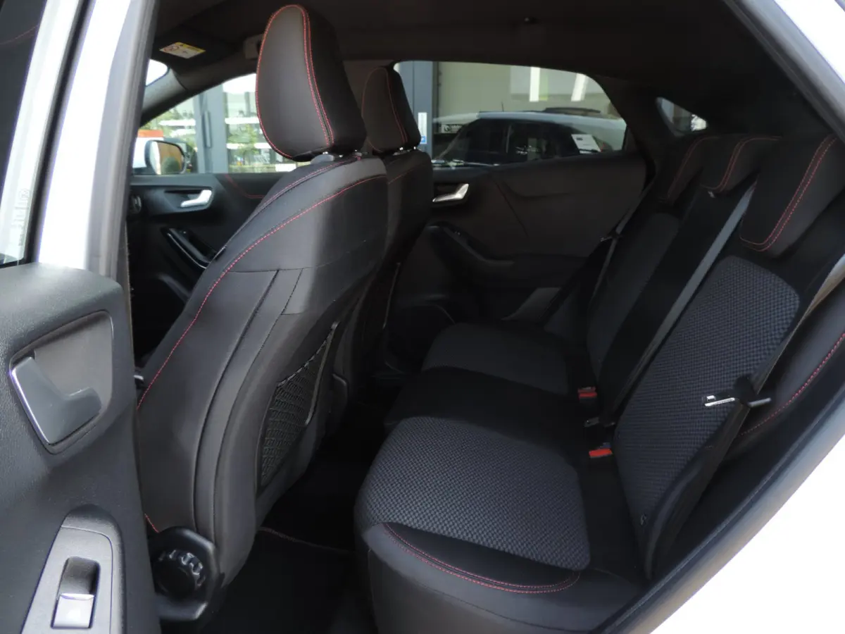 1.0-T 125PK ST-Line AUTOMAAT 31.000km | 1e Eig | Winterpack | Priv.gas | 17” | CarPlay | ECC | Camera | Bluetooth