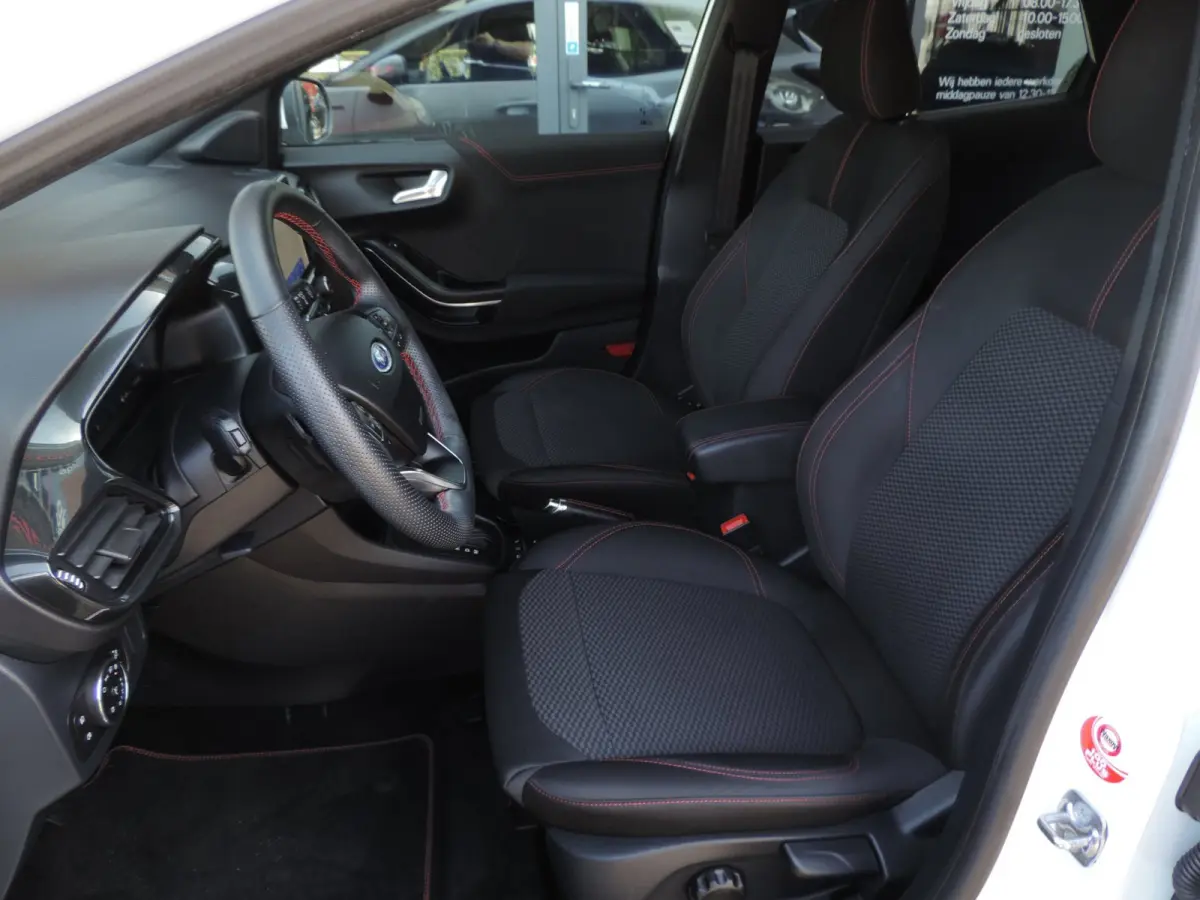 1.0-T 125PK ST-Line AUTOMAAT 31.000km | 1e Eig | Winterpack | Priv.gas | 17” | CarPlay | ECC | Camera | Bluetooth