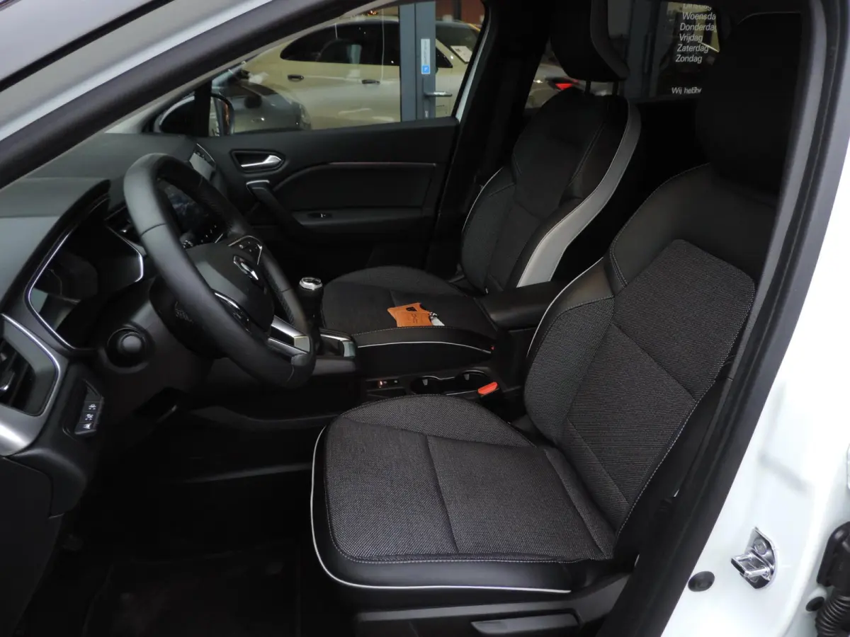 1.0 TCe 90 Intens 66.000km | LED kopl | PDC | Halfleer | Navi | CarPlay | ECC | 17” | Keyless | Priv.glas | DAB