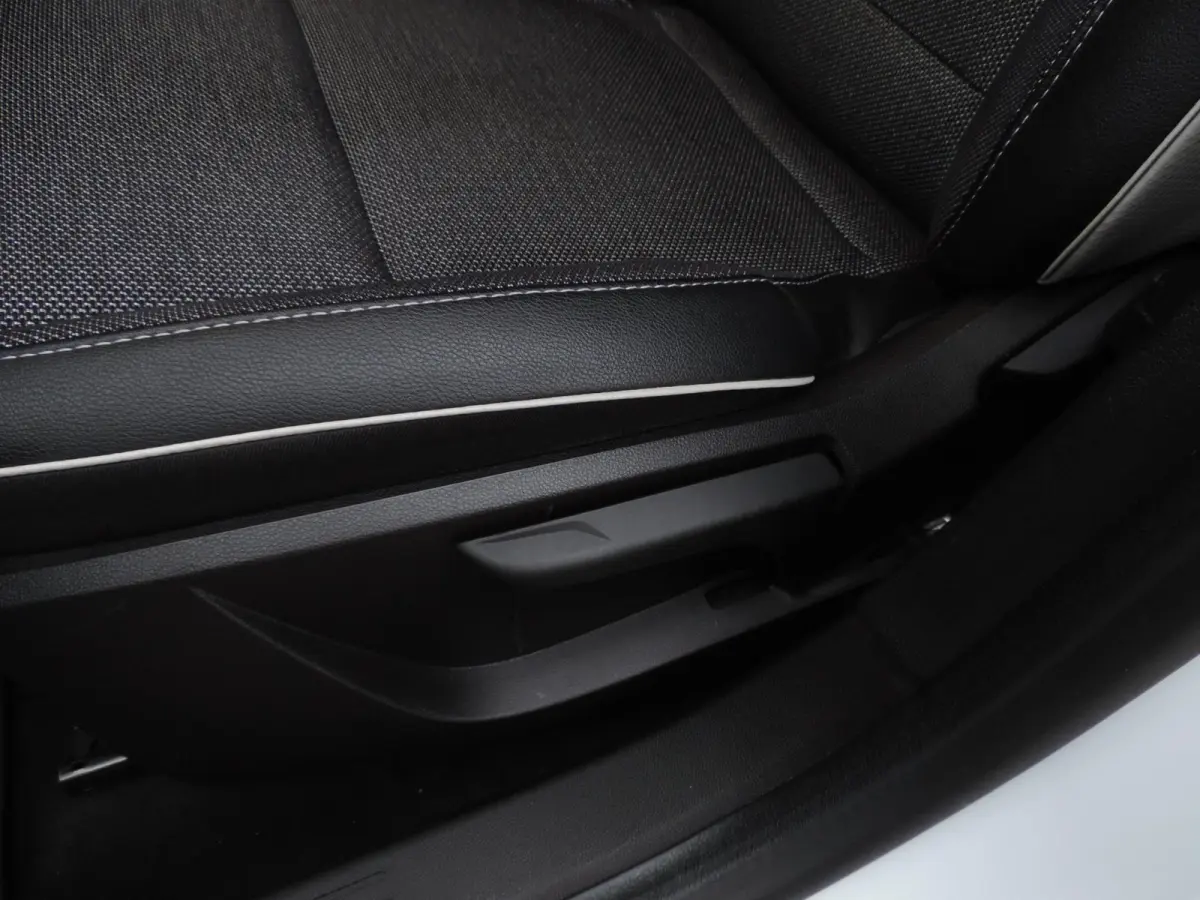 1.0 TCe 90 Intens 66.000km | LED kopl | PDC | Halfleer | Navi | CarPlay | ECC | 17” | Keyless | Priv.glas | DAB