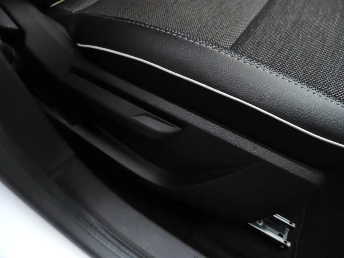 1.0 TCe 90 Intens 66.000km | LED kopl | PDC | Halfleer | Navi | CarPlay | ECC | 17” | Keyless | Priv.glas | DAB