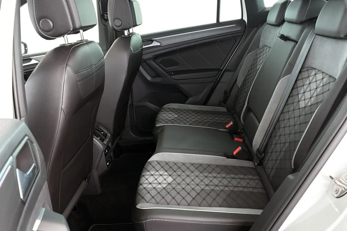 1.4 TSI eHybrid R-Line Business+ Panoramadak Trekhaak IQ-Light Keyless