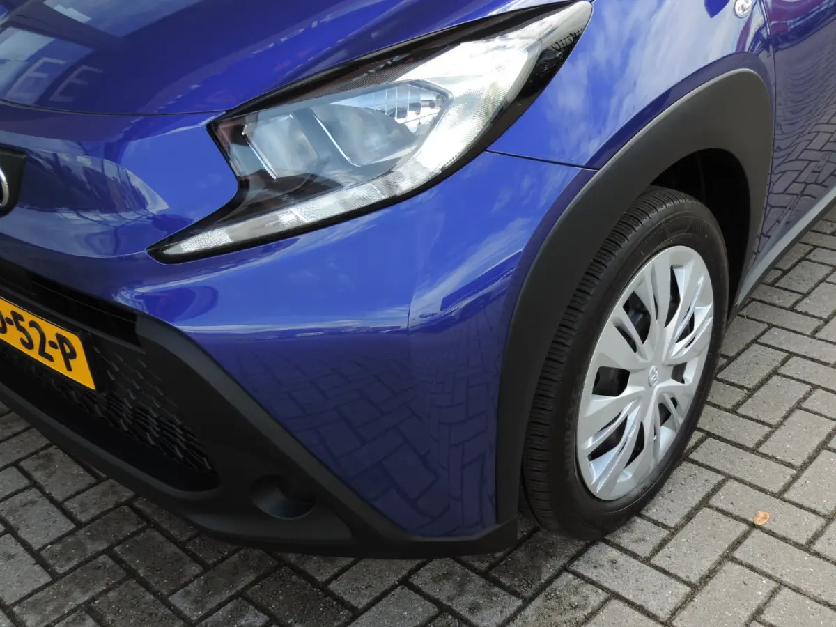 1.0 VVT-i S-CVT Play AUTOMAAT 17.000km | CarPlay | Airco | Camera | Bluetooth | Cruise contr | DAB | NLauto