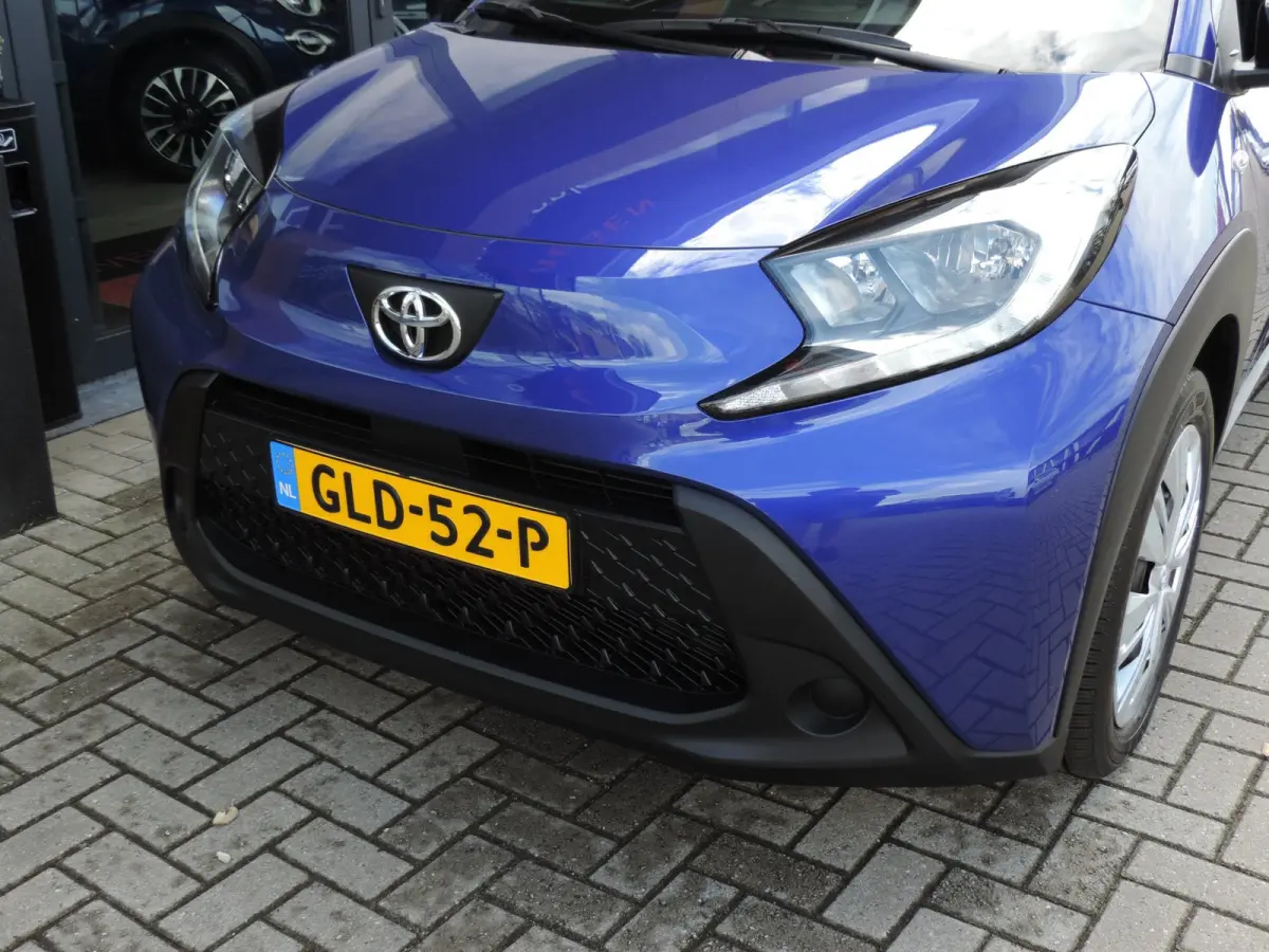 1.0 VVT-i S-CVT Play AUTOMAAT 17.000km | CarPlay | Airco | Camera | Bluetooth | Cruise contr | DAB | NLauto