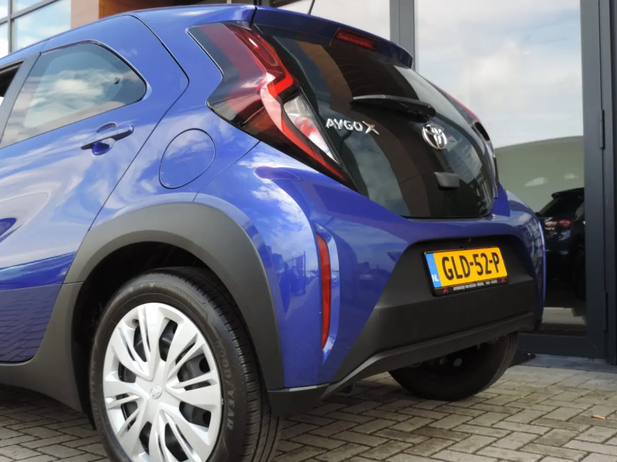 1.0 VVT-i S-CVT Play AUTOMAAT 17.000km | CarPlay | Airco | Camera | Bluetooth | Cruise contr | DAB | NLauto