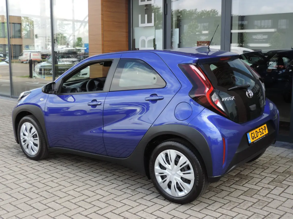 1.0 VVT-i S-CVT Play AUTOMAAT 17.000km | CarPlay | Airco | Camera | Bluetooth | Cruise contr | DAB | NLauto