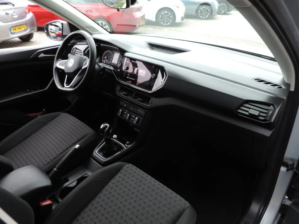 1.0 TSI Life 10.000km | NL-auto | 1e Eig | Stoelverw | Camera | ECC | CarPlay | Navi | Draadl.lader | PDC v+a