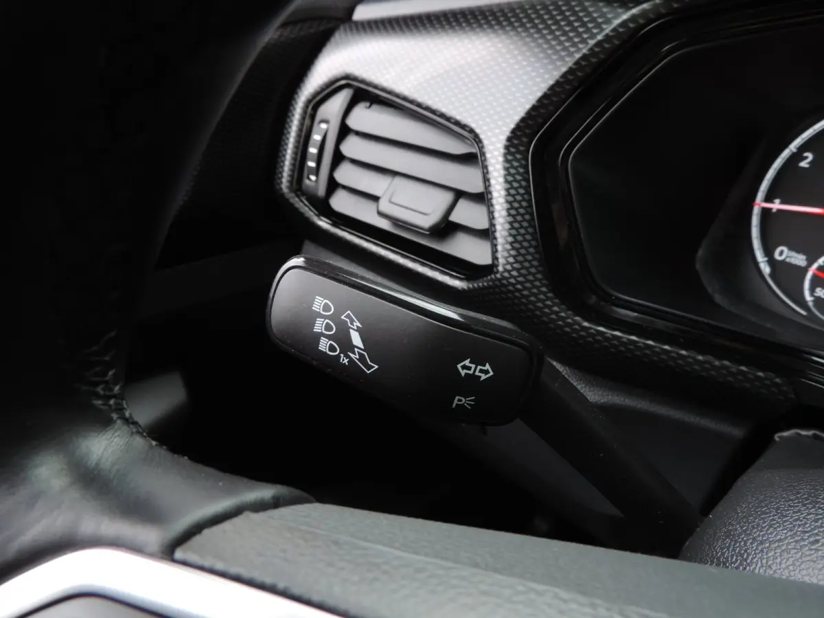 1.0 TSI Life 10.000km | NL-auto | 1e Eig | Stoelverw | Camera | ECC | CarPlay | Navi | Draadl.lader | PDC v+a
