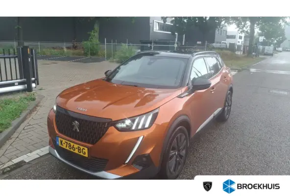 1.2 PureTech GT-Line 130pk | Navigatie | Getint Glas | L.M. | Camera | | Achterbank in delen neerklapbaar | Achteruitrijcamera | Airco (automatisch)