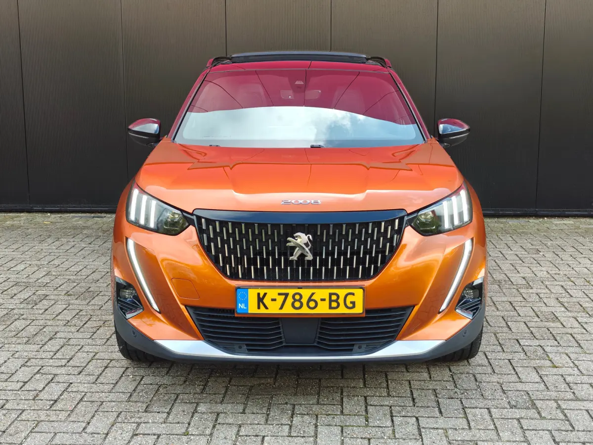 1.2 PureTech GT-Line 130pk | Navigatie | Getint Glas | L.M. | Camera | | Achterbank in delen neerklapbaar | Achteruitrijcamera | Airco (automatisch)