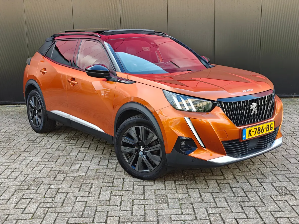 1.2 PureTech GT-Line 130pk | Navigatie | Getint Glas | L.M. | Camera | | Achterbank in delen neerklapbaar | Achteruitrijcamera | Airco (automatisch)