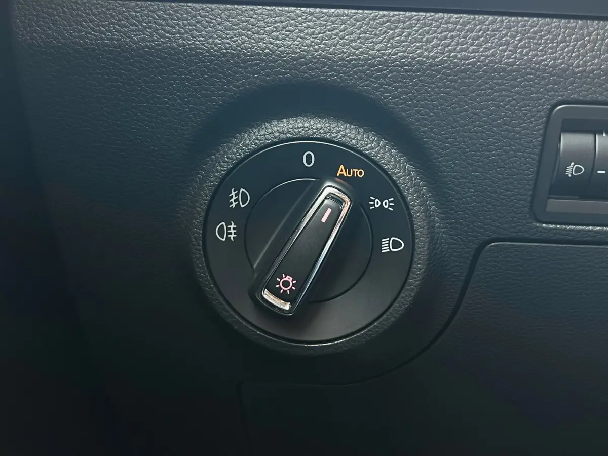 1.0TSI|PDC|Bluetooth|Climate|Isofix|APK 2027