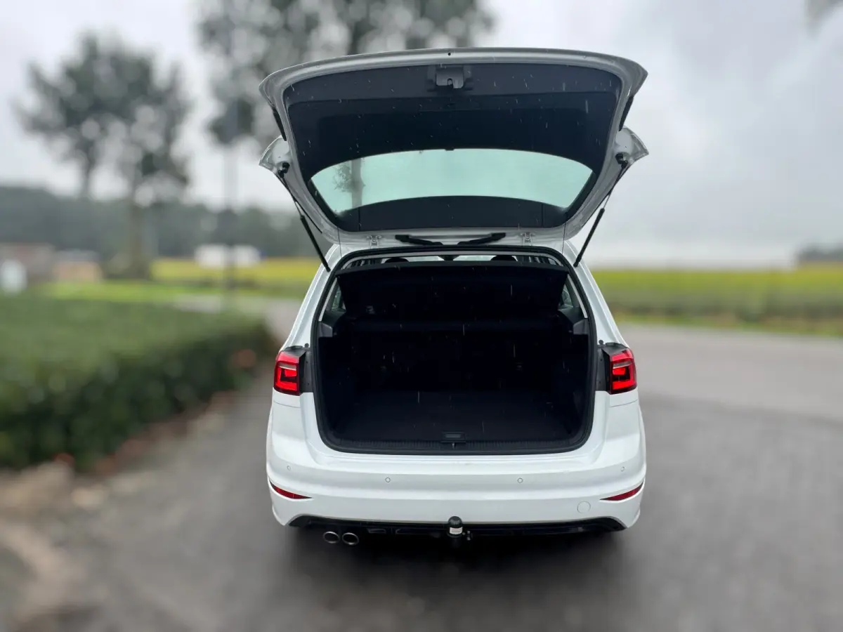 1.4 TSI Highline R-Line Afneembare Trekhaak / Camera / Ergo stoelen met massage / Warning Spots