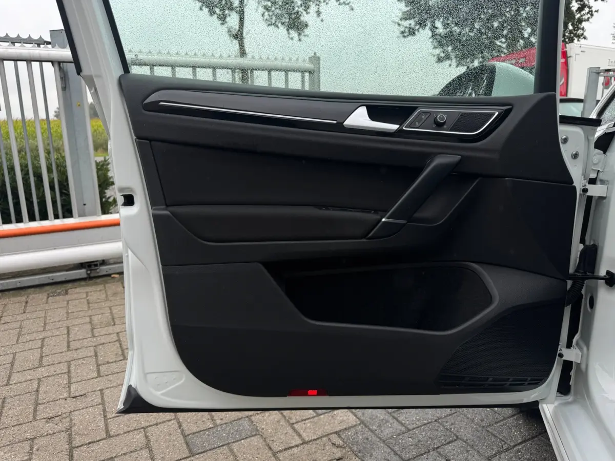 1.4 TSI Highline R-Line Afneembare Trekhaak / Camera / Ergo stoelen met massage / Warning Spots