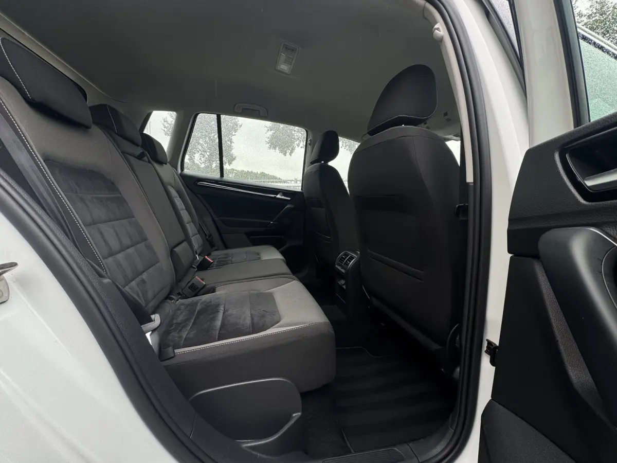 1.4 TSI Highline R-Line Afneembare Trekhaak / Camera / Ergo stoelen met massage / Warning Spots