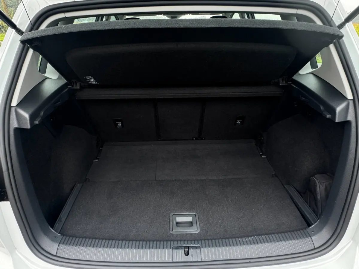 1.4 TSI Highline R-Line Afneembare Trekhaak / Camera / Ergo stoelen met massage / Warning Spots