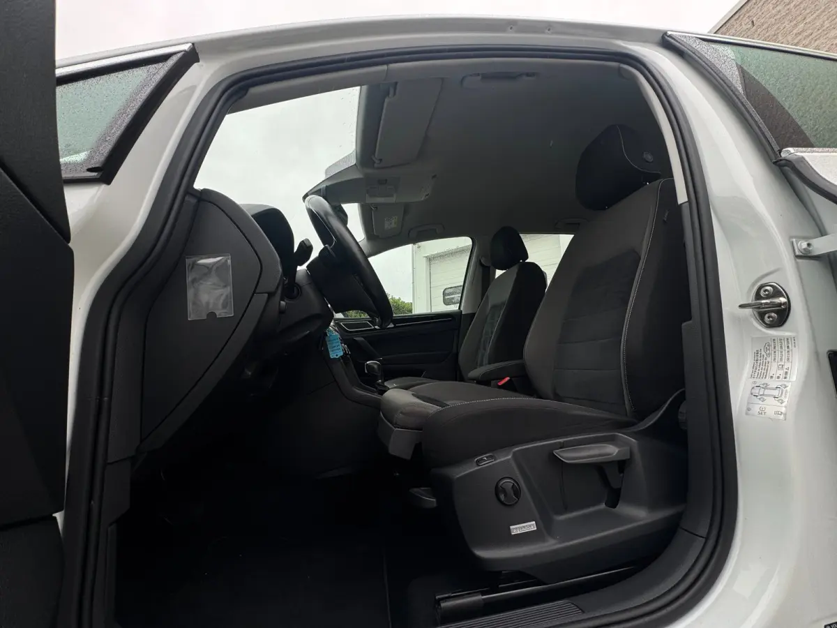 1.4 TSI Highline R-Line Afneembare Trekhaak / Camera / Ergo stoelen met massage / Warning Spots