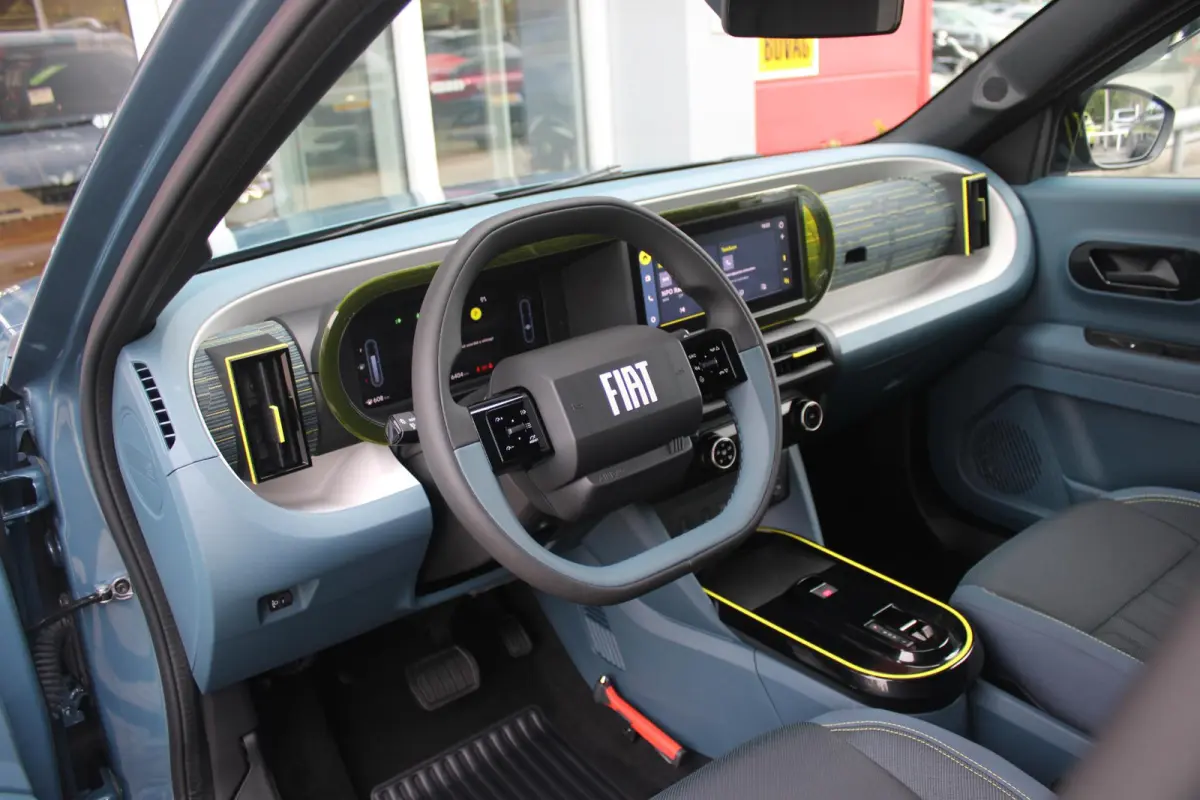1.2 Hybrid 110PK ICON STYLE | APPLE CARPLAY/ANDROID AUTO | CRUISE CONTROL | PARKEERSENSOREN ACHTER | LED KOPLAMPEN | LICHTMETALEN VELGEN 16" | DAB+ RADIO | EXTRA GETINTE ACHTERRUITEN || ELEK