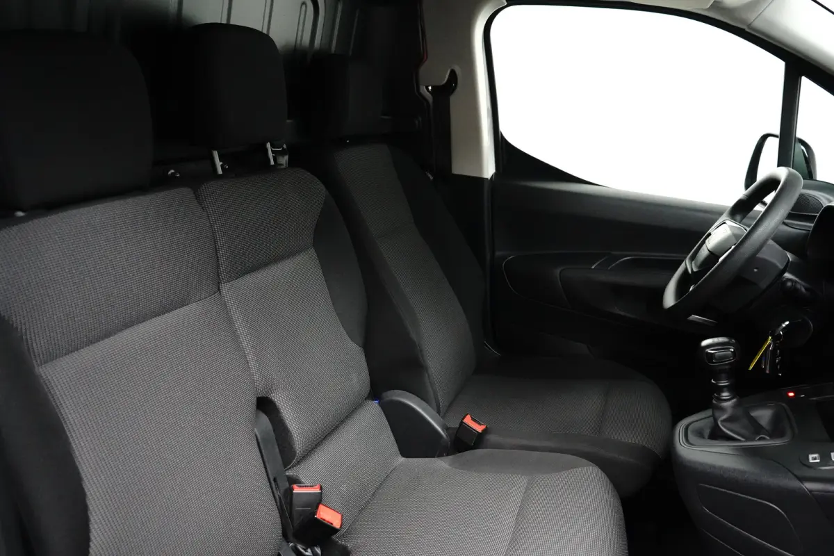 L2 1.5D 100pk | CAMERA | NAVI | DIGITALE BINNENSPIEGEL | BETIMMERING | DRAADLOOS CARPLAY | 3 ZITS |