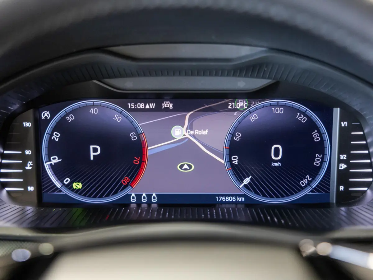1.0 TSI Sport Business / 110pk / Panorama dak / Achteruitrij camera / Stoelverwarming /