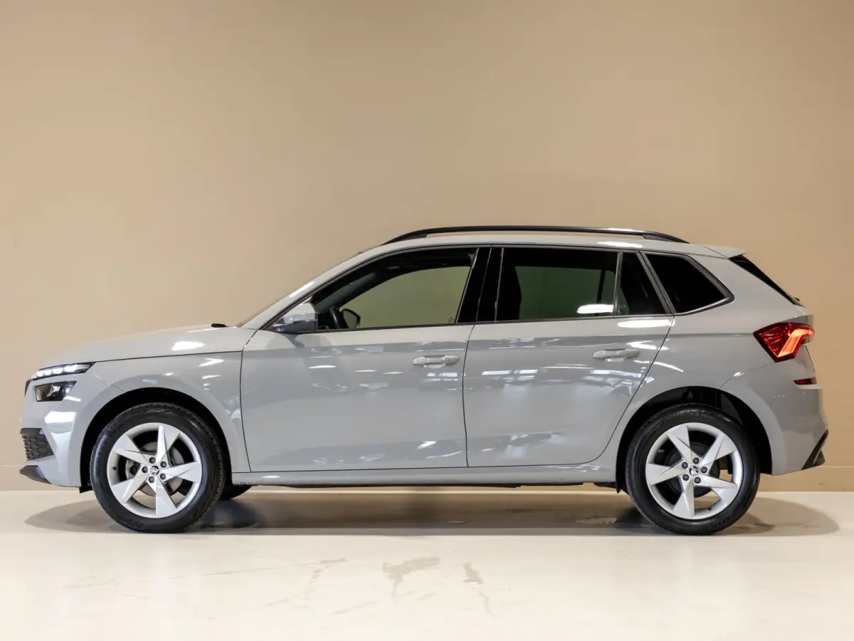 1.0 TSI Sport Business / 110pk / Panorama dak / Achteruitrij camera / Stoelverwarming /