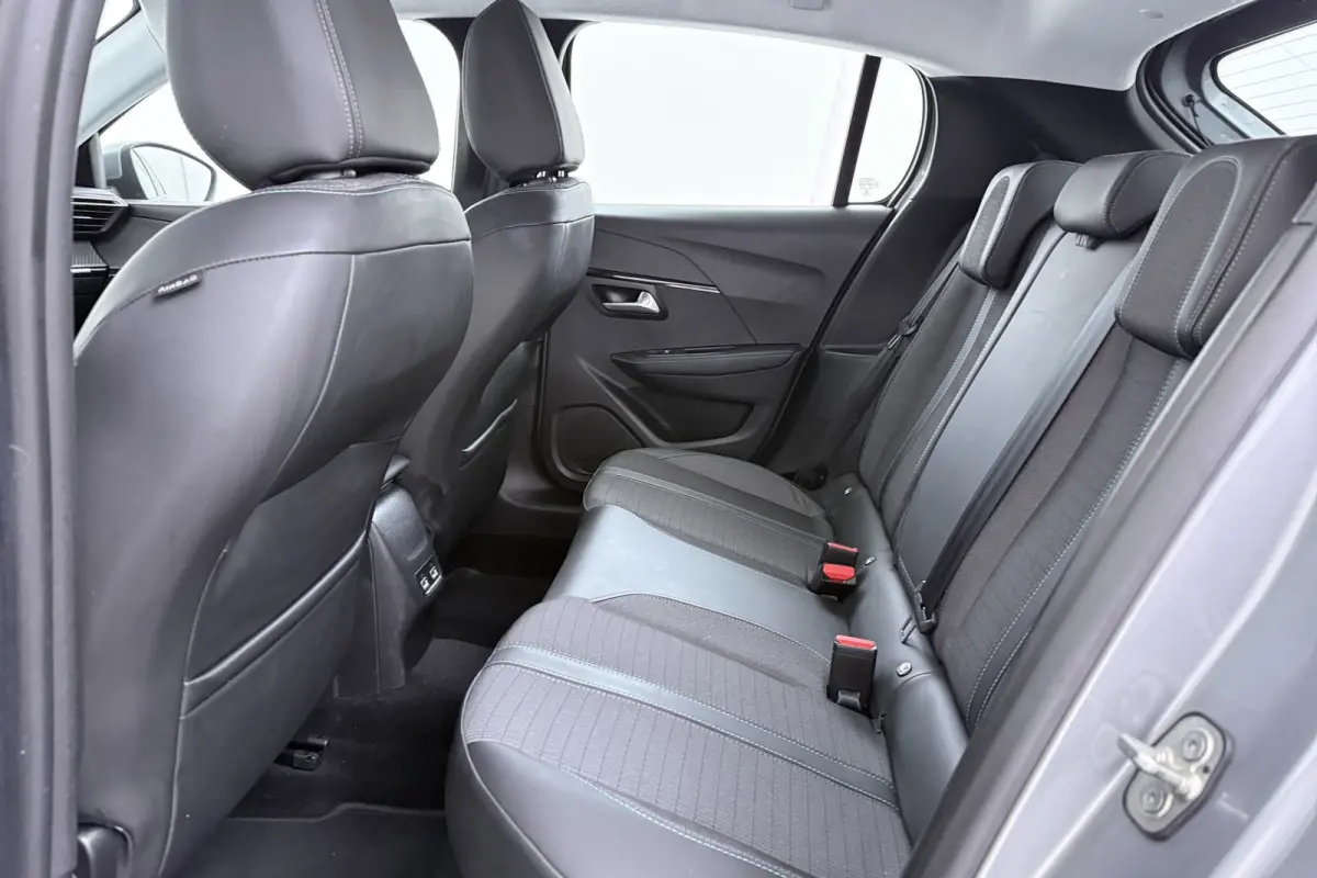 1.2 PureTech Blue Lease Allure | 130 PK | Distributie Vervangen | CarPlay | Digital Cockpit | 49.000 KM!! |