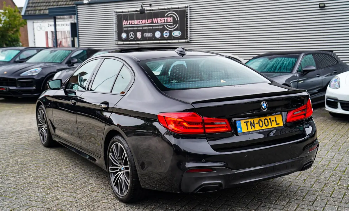 530i High Executive | Head Up Display | Panorama dak | Achteruitrijcamera | Apple Carplay | Harman/Kardon